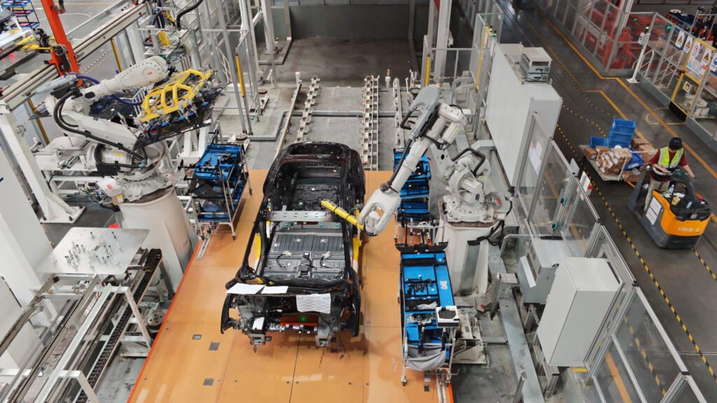 Recorrido por la planta armadora de XPENG durante el China Tour 2026.