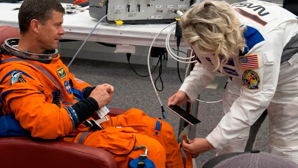 Selfie en el espacio con iPhone 17 Pro Max mostrando la Tierra