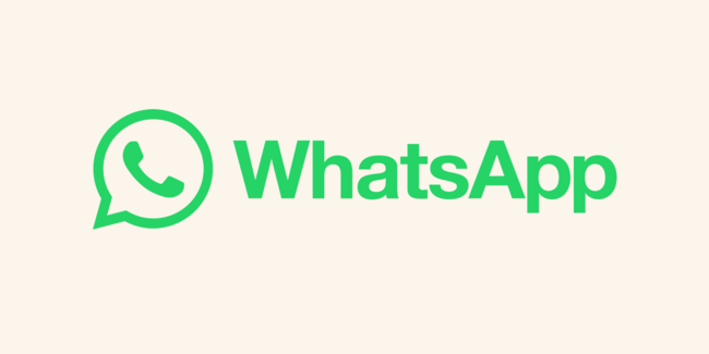 Logotipo de WhatsApp sobre una representación de nube digital.
