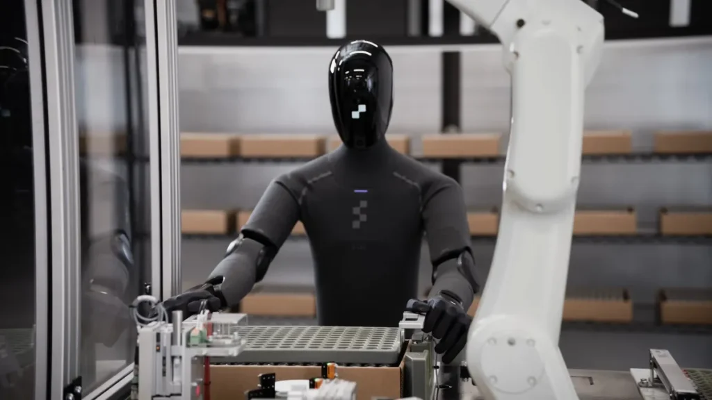 Figure AI mostrando robot humanoide clasificando miles de paquetes