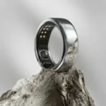 Anillo inteligente apretando el dedo por calor