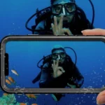 iPhone capturando fotografías submarinas bajo el agua