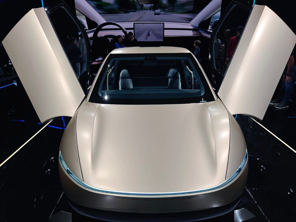 Tesla Cybercab con autonomía superior a la esperada