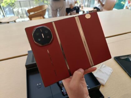 Huawei Mate X8 plegable con batería de silicio