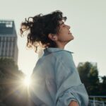 HUAWEI FreeBuds Neo con diseño compacto y ergonómico