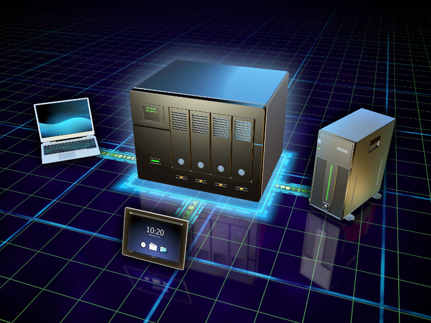 Servidor NAS doméstico conectado al router para crear una nube propia en casa